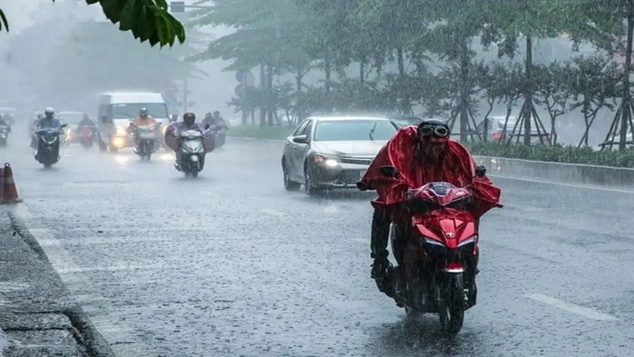 أمطار غزيرة تضرب مناطق من هانوي اليوم 27 يونيو